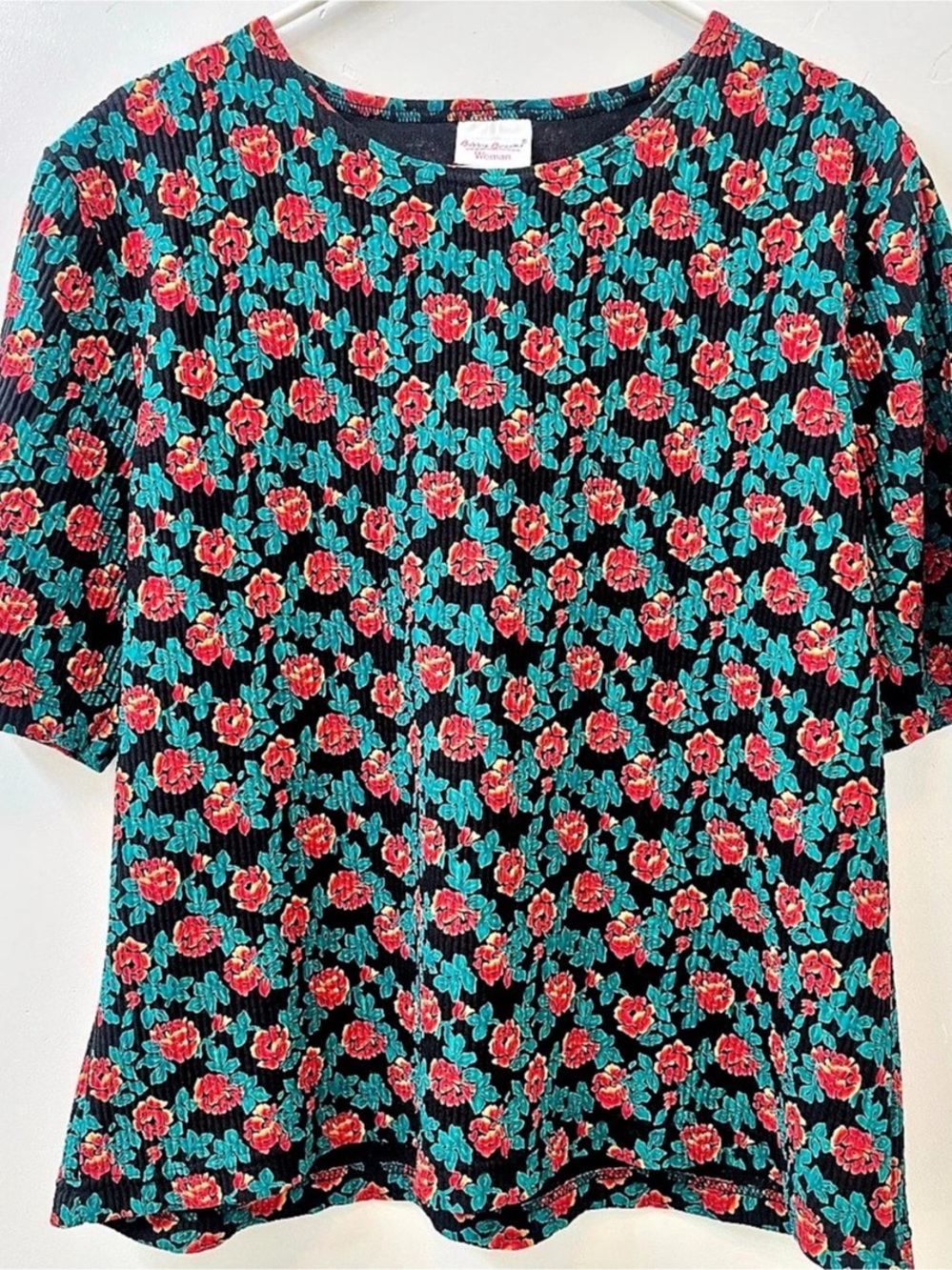 Y2K Vintage Bobbie Brooks Woman Floral Short Sleeve Top in Black & Red Like New